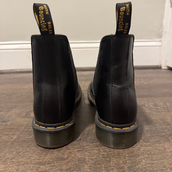 Doc Marten's 2976 Chelsea Boot - Size 8 Women's - Picture 5 of 10